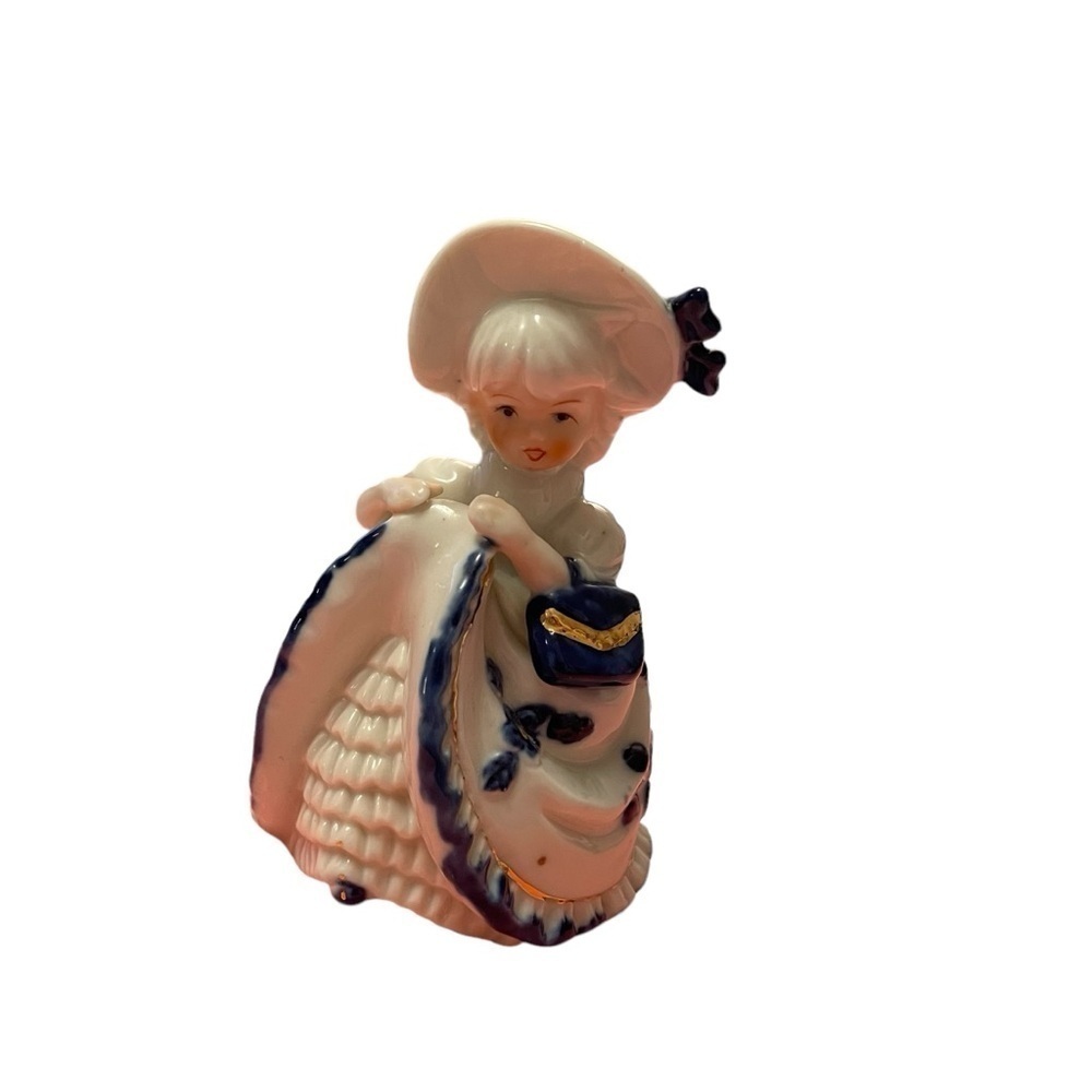Vintage Handpainted Southern Belle figurine Colors are very vivid
